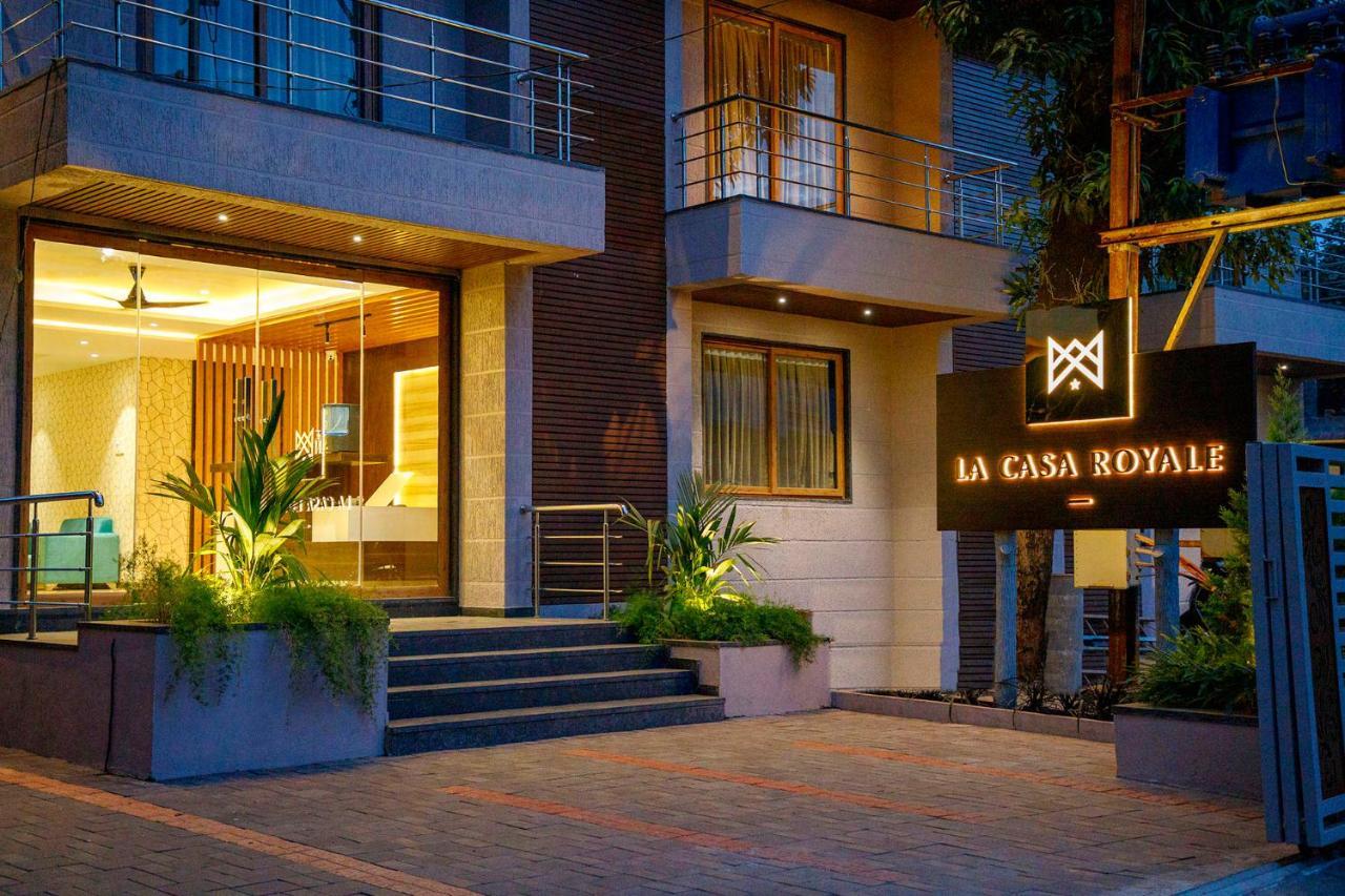 La Casa Royale Hotel Mālvan Екстериор снимка
