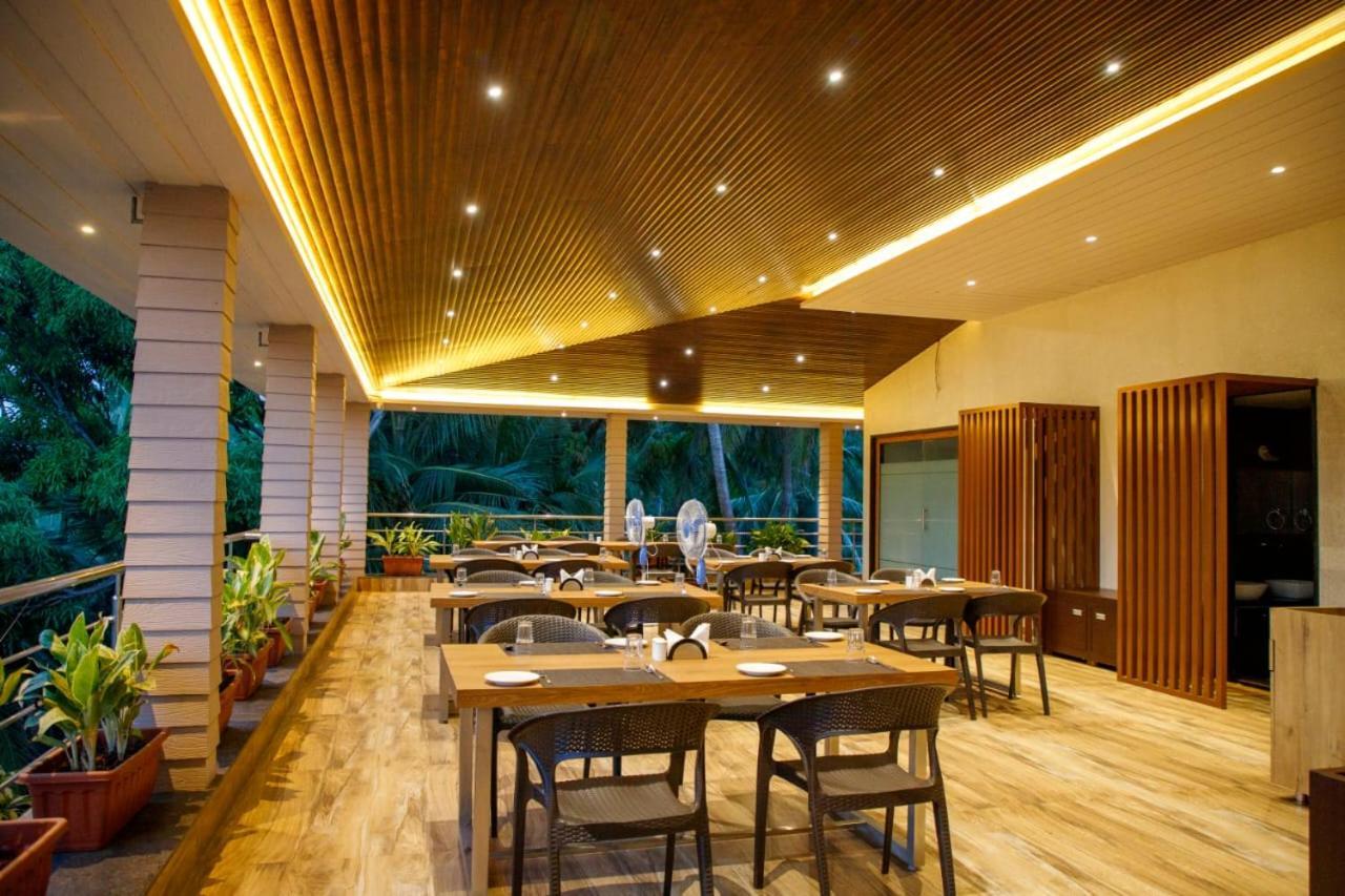 La Casa Royale Hotel Mālvan Екстериор снимка